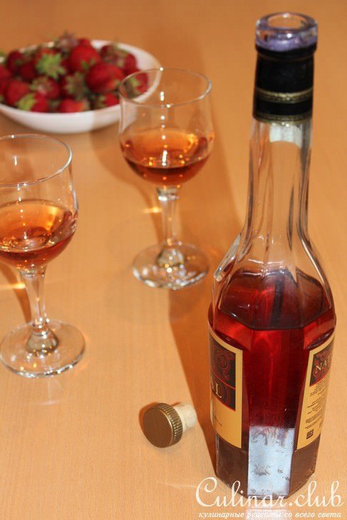 Клубничный ликер