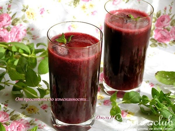 Морс из черной смородины с мятой и коричневым сахаром