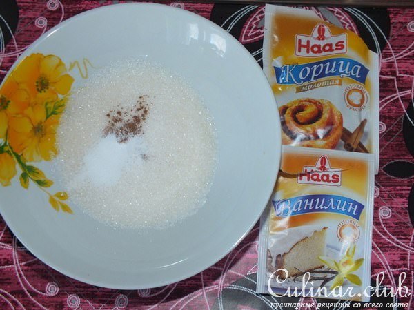Кисель из овсяных хлопьев и вишни со взбитыми сливками