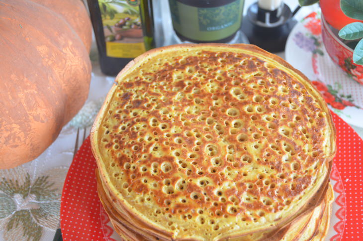 Цельнозерновые блины с тыквой и куркумой "Солнечные"