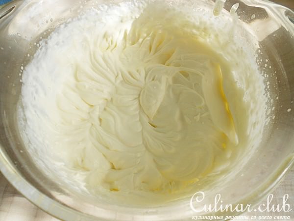 Блинные рулеты со сливочным муссом и абрикосами.