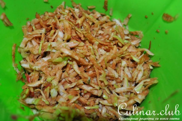 Вареники с чёрной смородиной и яблоками