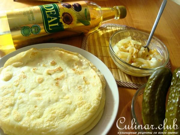 Блины закусочные на майонезе с картошкой и жареным луком.