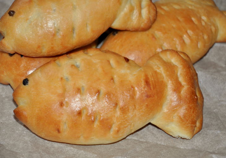 Пирожки "рыбки" с рисом и рыбой