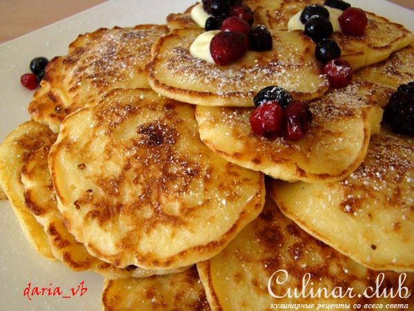 Яблочные оладьи с домашним сыром