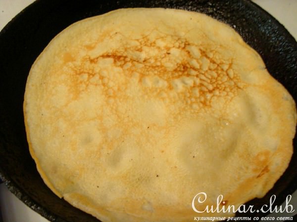 Блины закусочные на майонезе с картошкой и жареным луком.