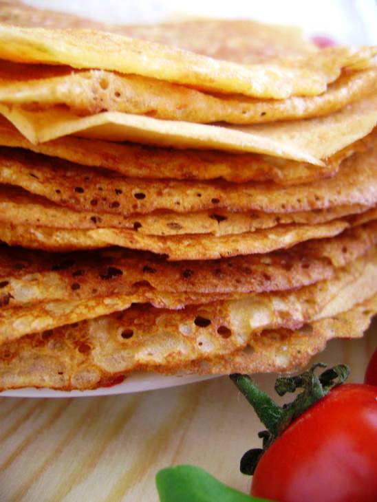 Блинчики закусочные кукурузные, с брынзой и овощами.