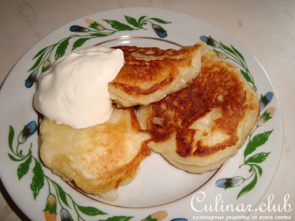 ОЛАДЬИ С ЯБЛОКАМИ (на дрожжах)