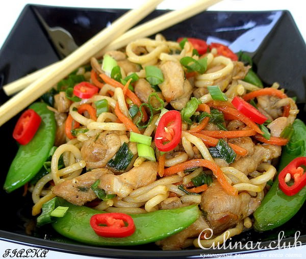 Курица с лапшой и овощами(Chicken Chow Mein)