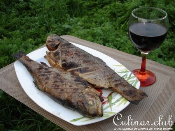 Радужная форель на мангале с дымком.
