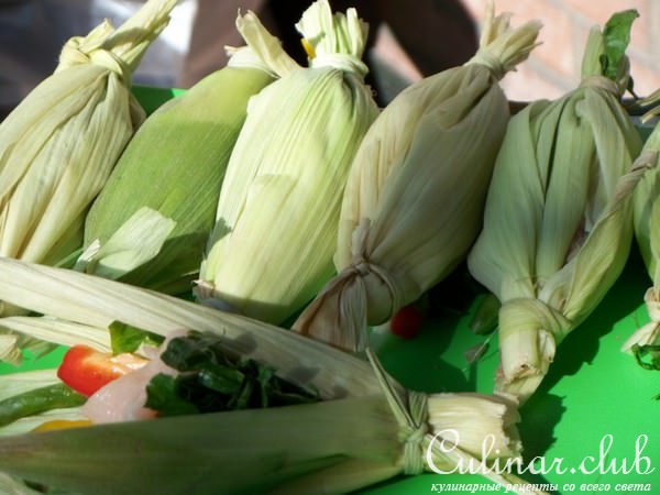 Куриные грудки приготовленые в листьях кукурузных початков!