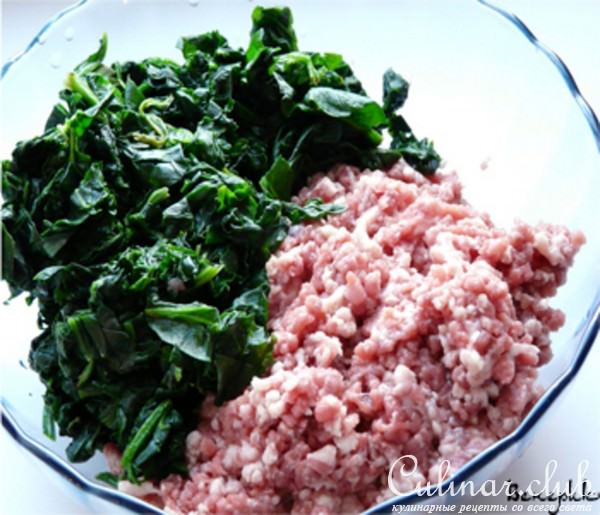 Мясные тефтели по-итальянски, со шпинатом и сыром, под соусом "Болоньез".