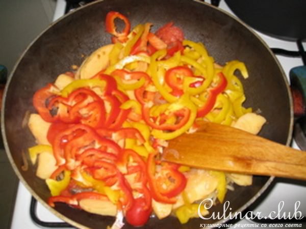 Куриная грудинка с айвой и баклажаном
