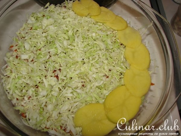 Курица запеченая под овощами