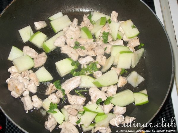 курочка с яблоками