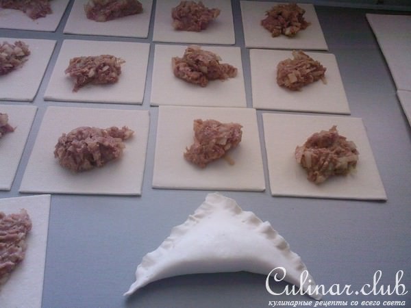 Самса из слоённого теста