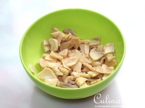Картофель в кляре с грибным соусом