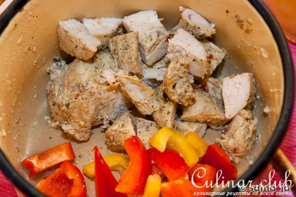 Пицца куриная с ананасами