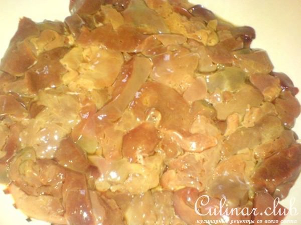 Индюшиная печень с коньяком, черносливом и яблоками