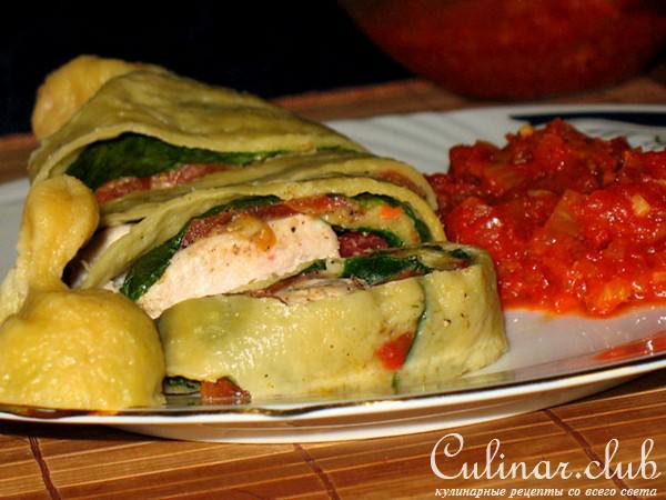 Куриные грудки в тесте,с мангольдом и помидорами