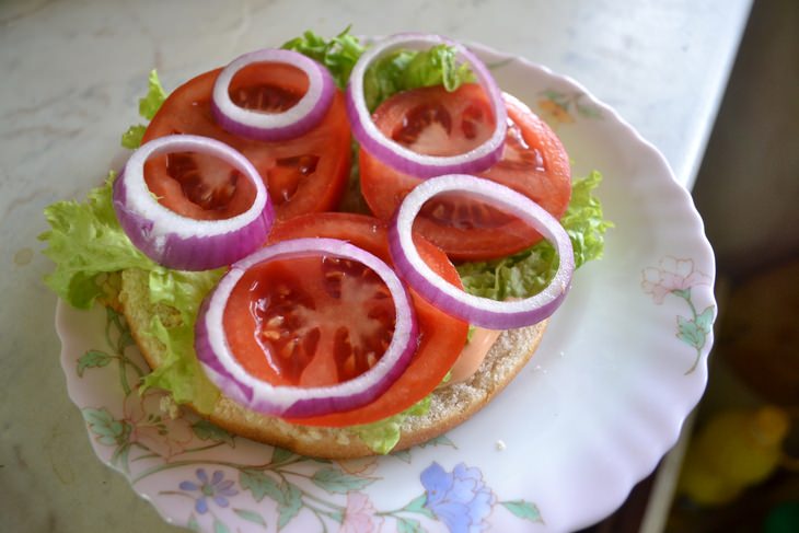 Гамбургер с куриной котлетой