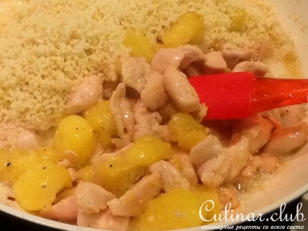 Каша из кус-куса с курицей и ананасом