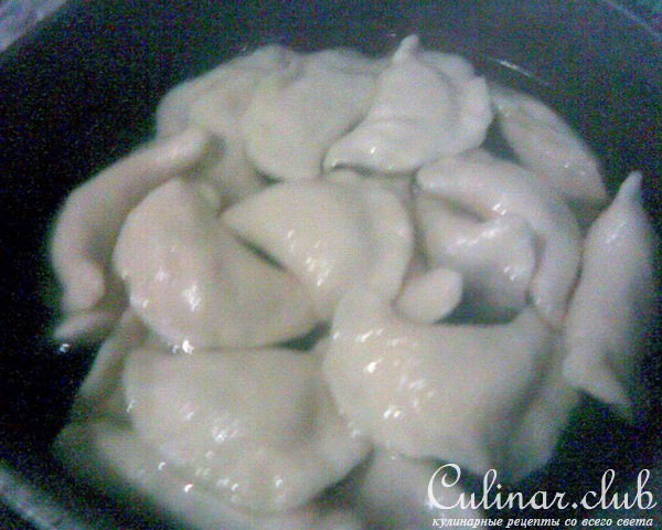 Вареники с картошкой и ядреной заправкой (тесто на сыворотке)