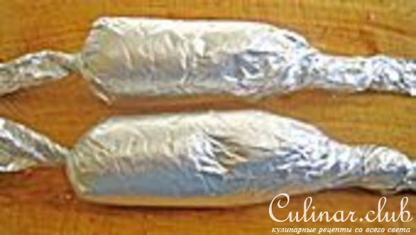 Фаршированные ножки с бобами и свекольно-картофельным пюре.