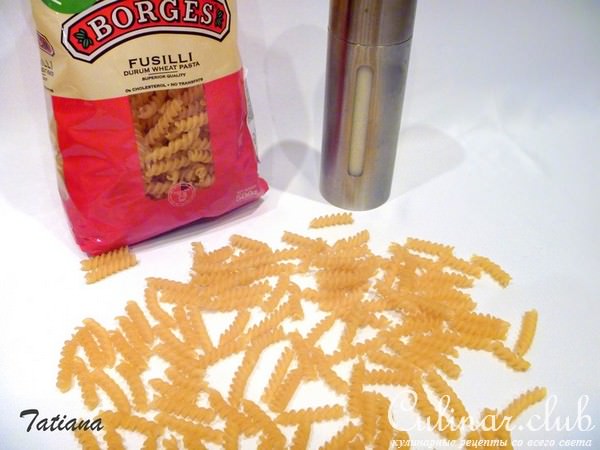 Паста FUSILLI с зеленым горошком и кабачками