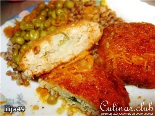 Куриные котлетки с цветной капустой и горошком