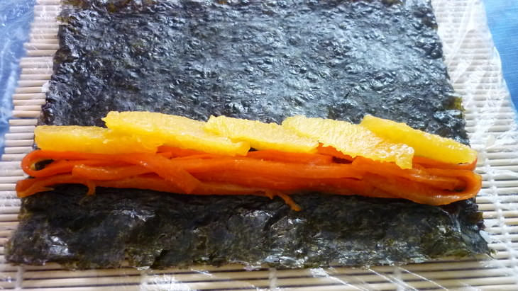 Суши десертные с глазированной морковкой,апельсином и орехами