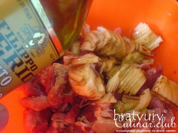 Картофель с мясом в горшке
