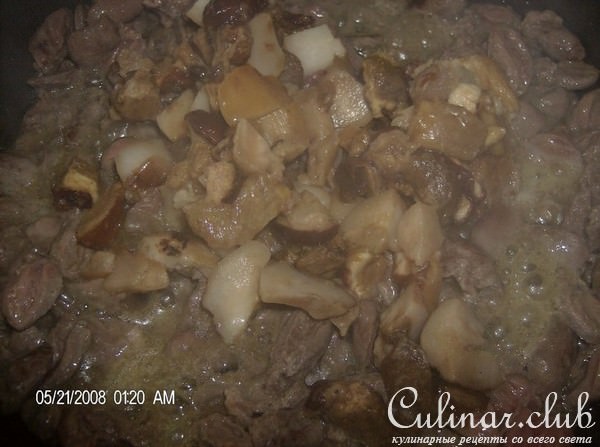 Куриные сердечки с грибами в сырно-горчичном соусе