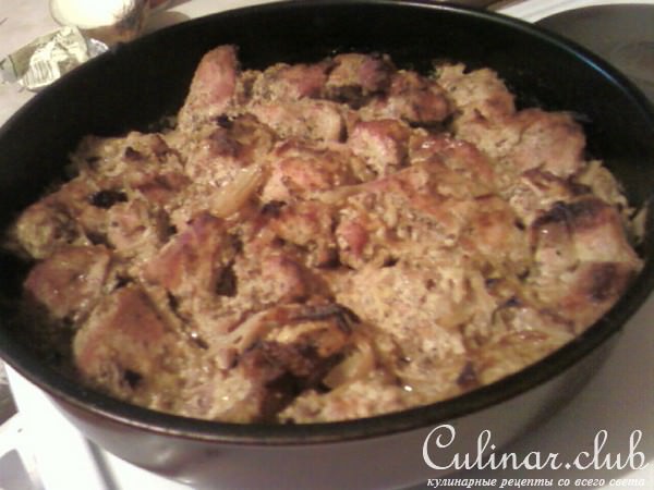 Мясо маринованое на шашлык,но тушёное в духовке.