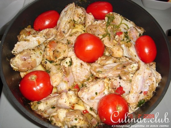 Маринованные куриные куски запечёные с картошкой