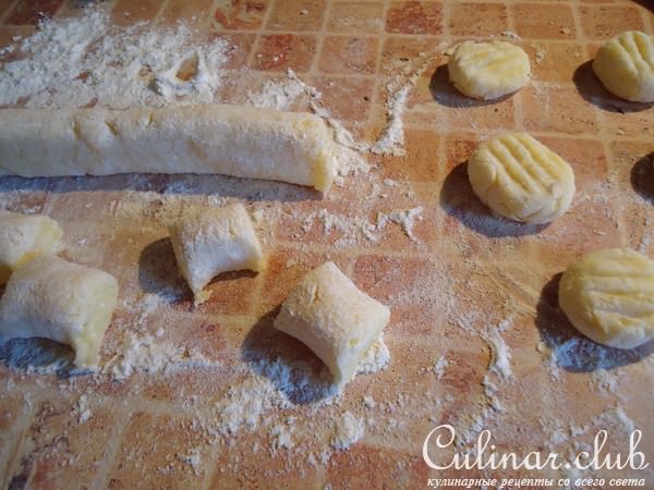 Картофельные ньокки под сырно-помидорным соусом/дуэль