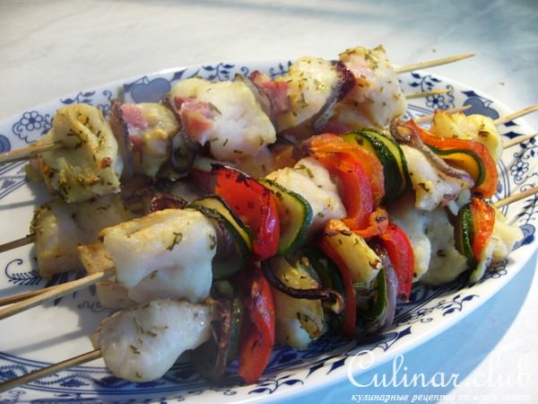 Шашлычки ассорти (рыбные, мясные, овощные)