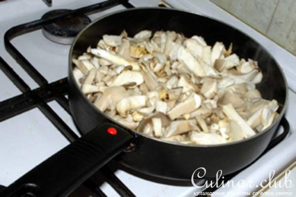 Окорочка запеченные с грибами и сыром