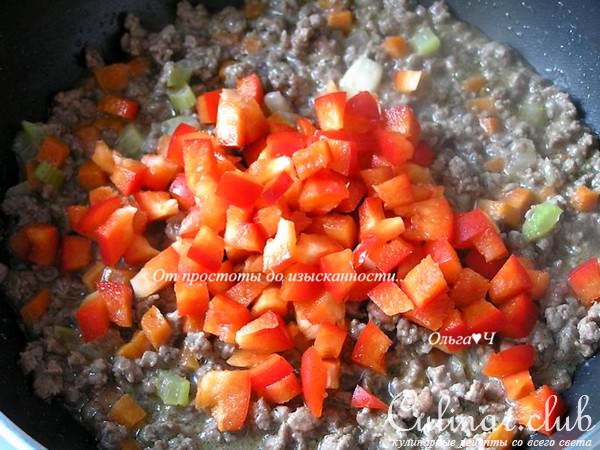 Паста торкио с рагу из ягненка и сладким перцем