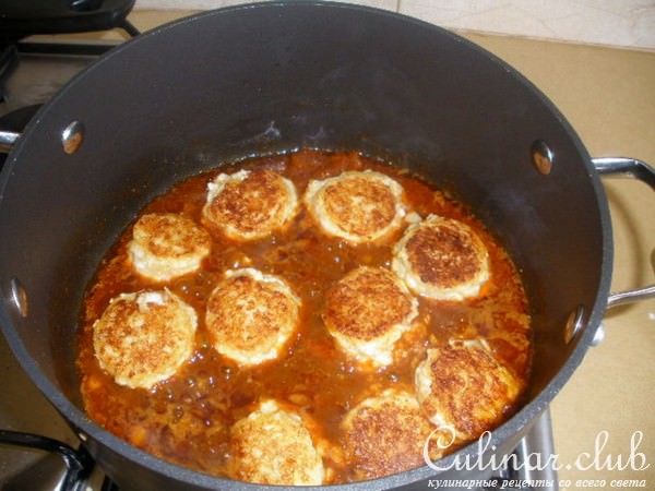 Сырные котлетки в томатном соусе