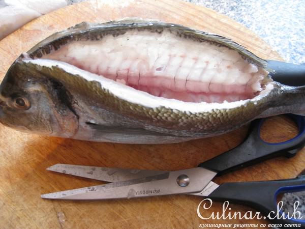 Дорада с начинкой из шпината