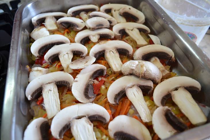 Рыбная запеканка - с пангасиусом, овощами, грибами, в сливочном соусе с сыром.