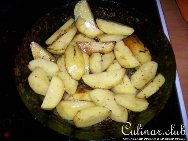 Баранина с фасолью и овощами в горшочках