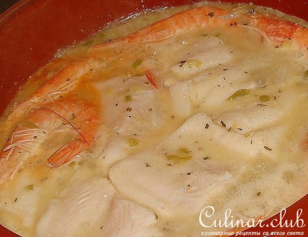 морской язык с соусом и креветками....