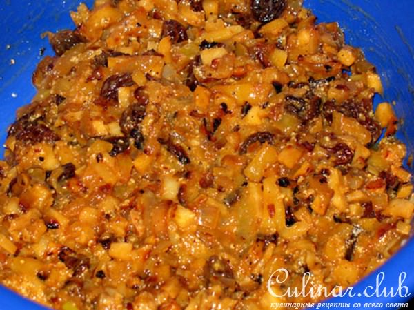 Рулетики из куриных грудок с начинкой из сельдерея и яблока