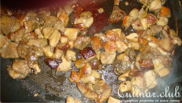 Филе телятины с боровиками, сыром и фисташками.