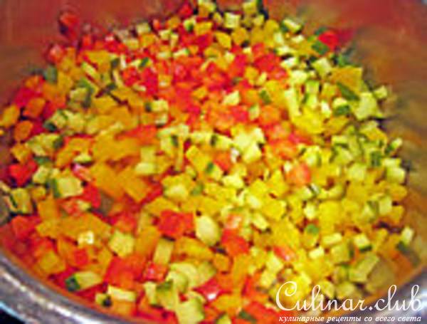 Башенки с фаршем, овощами и креветками.
