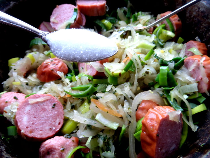 Тушёная капуста с Баварскими колбасками