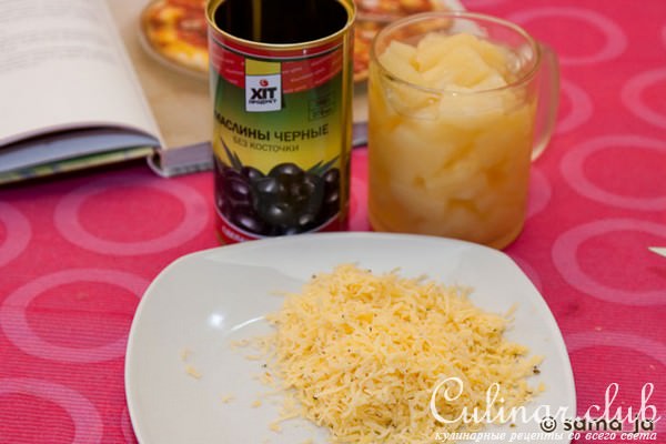 Пицца куриная с ананасами