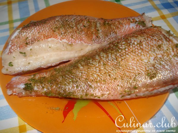 Морской окунь жареный с гарниром